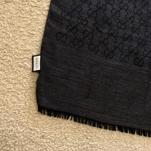 HUGE GUCCI GG Reversible Black Scarf Wrap Shawl - Picture 3 of 5